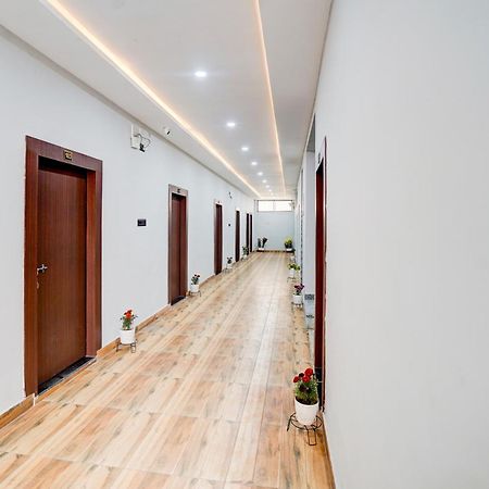 Hotel Vibe Blu- พาราณสี ภายนอก รูปภาพ