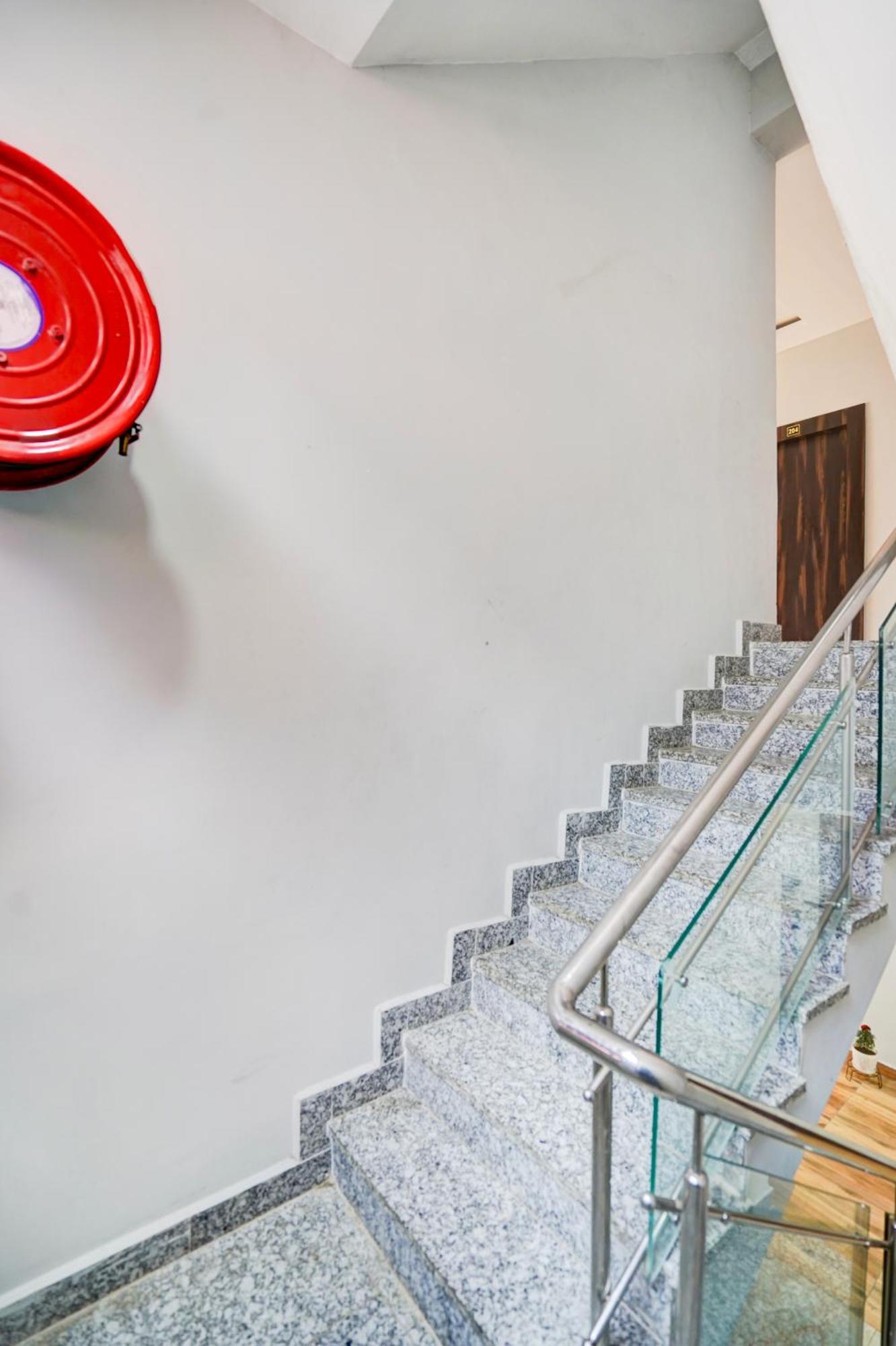 Hotel Vibe Blu- พาราณสี ภายนอก รูปภาพ