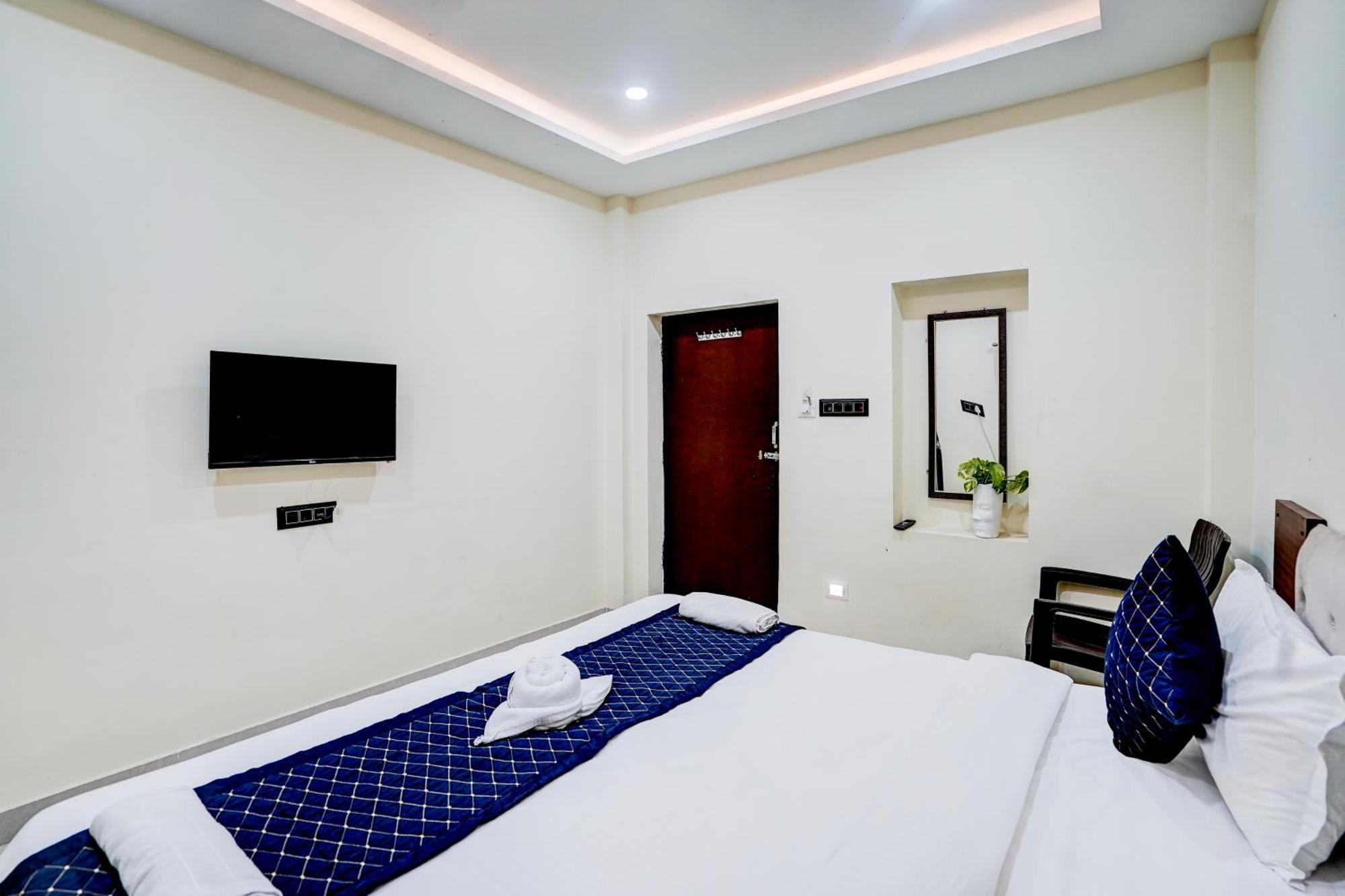 Hotel Vibe Blu- พาราณสี ภายนอก รูปภาพ
