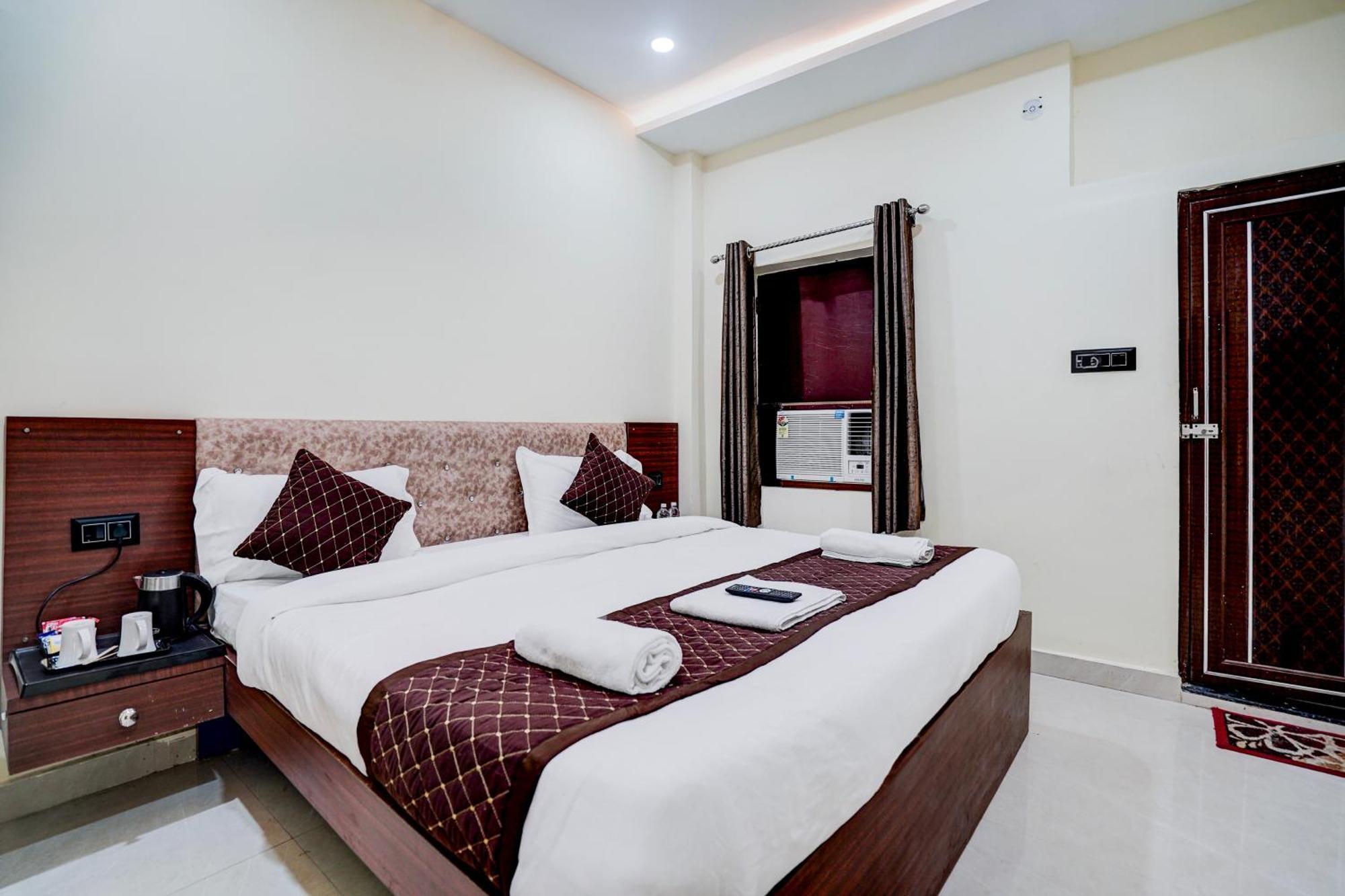 Hotel Vibe Blu- พาราณสี ภายนอก รูปภาพ