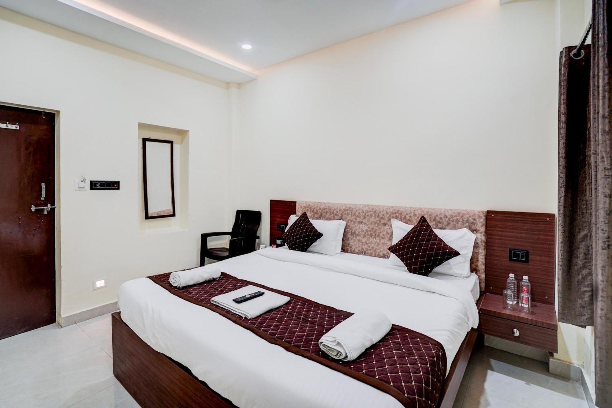 Hotel Vibe Blu- พาราณสี ภายนอก รูปภาพ
