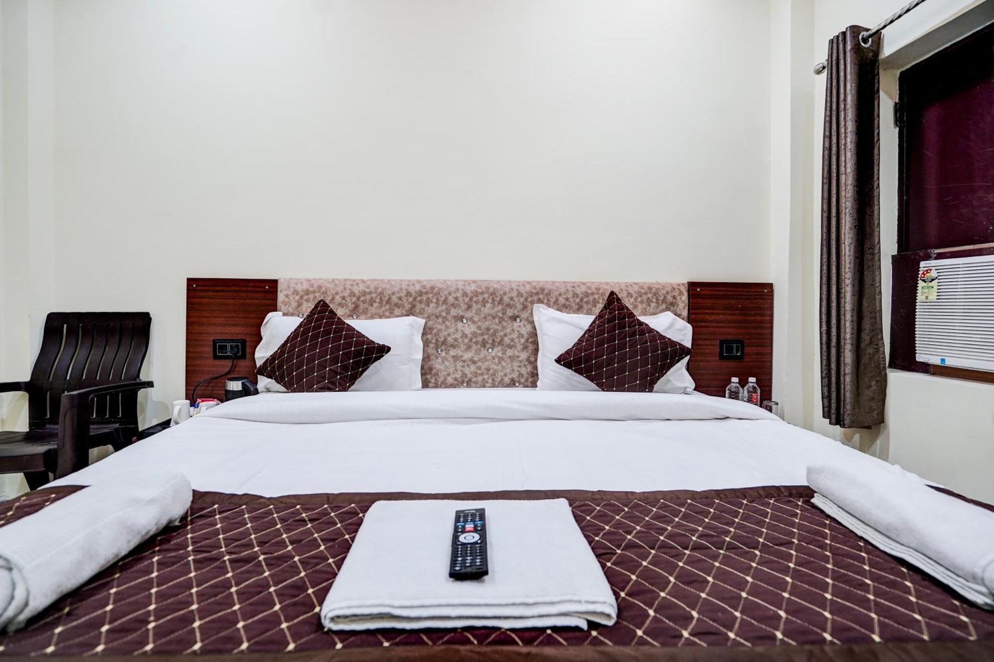 Hotel Vibe Blu- พาราณสี ภายนอก รูปภาพ