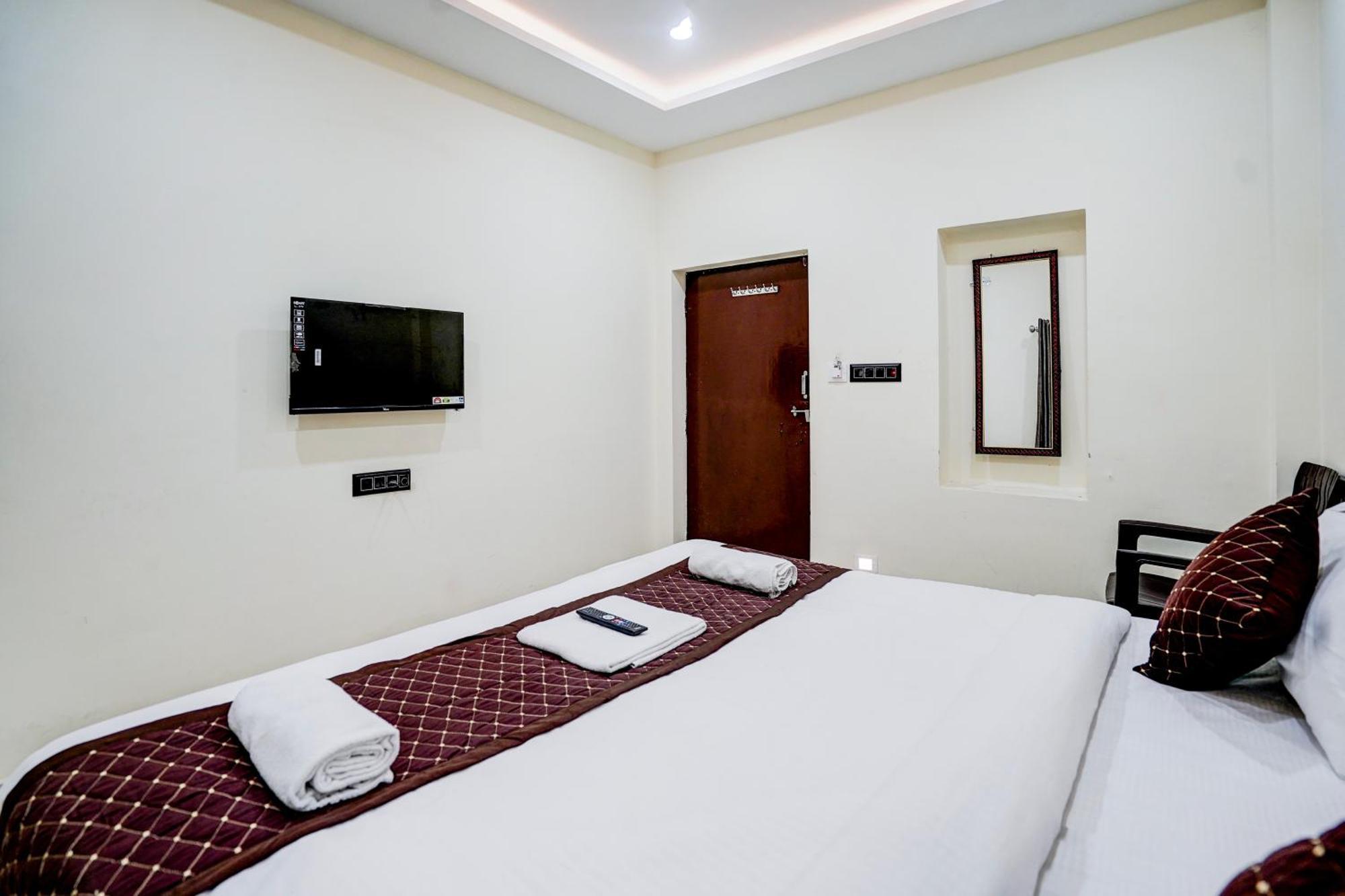 Hotel Vibe Blu- พาราณสี ภายนอก รูปภาพ