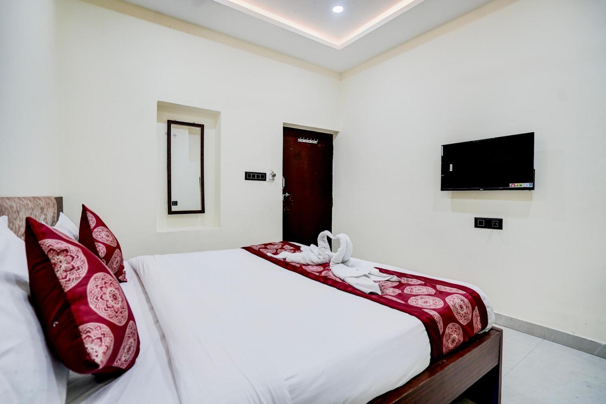 Hotel Vibe Blu- พาราณสี ภายนอก รูปภาพ