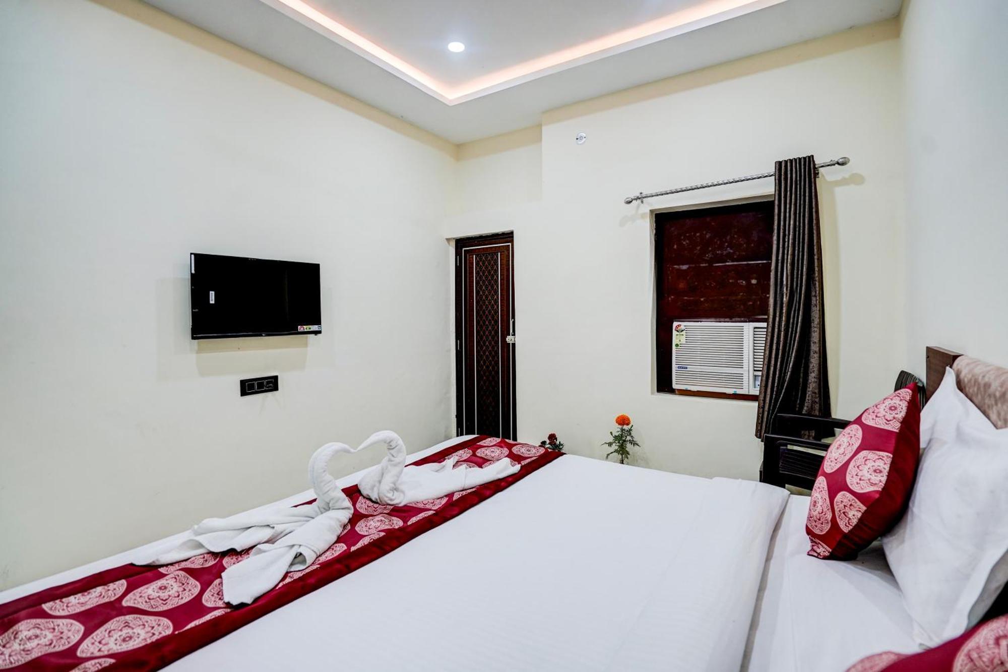 Hotel Vibe Blu- พาราณสี ภายนอก รูปภาพ