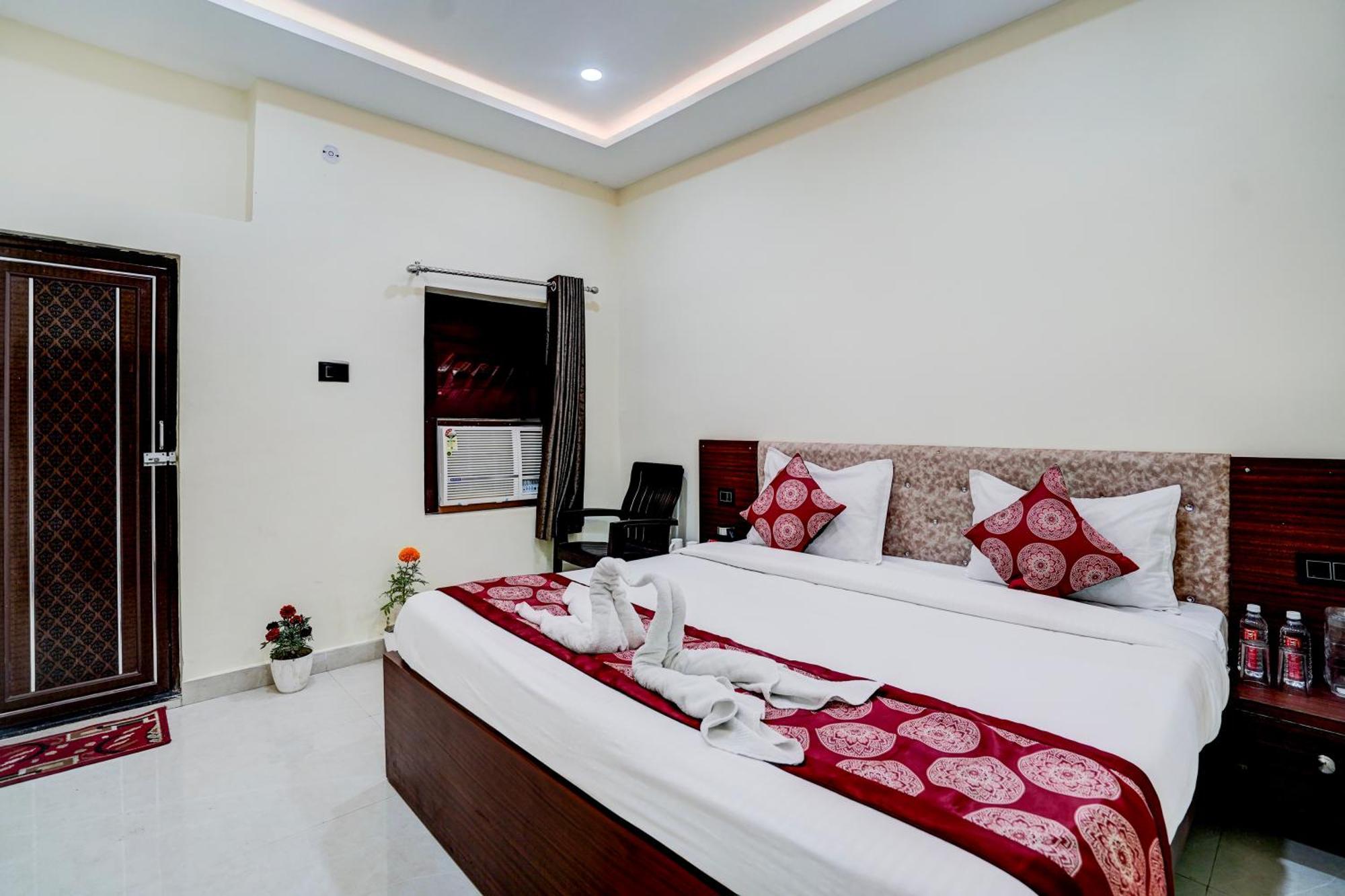 Hotel Vibe Blu- พาราณสี ภายนอก รูปภาพ